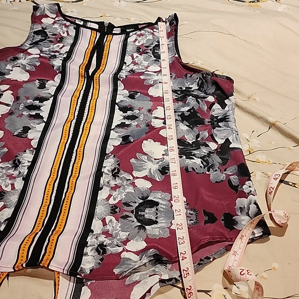 Patterned top - Picture 6 of 6